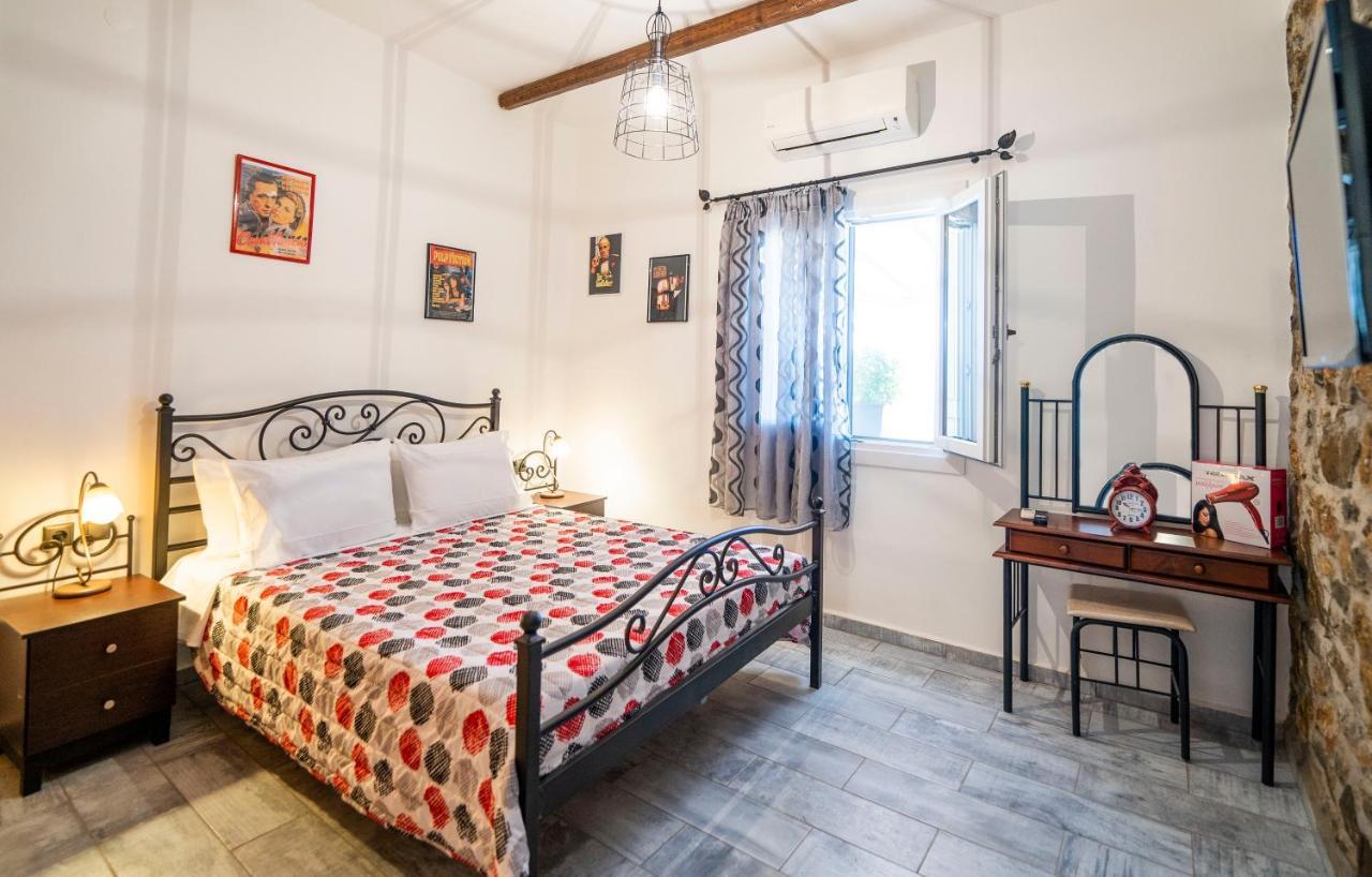 Flora'S Beach And Pool Villa In Syros Liaropá Exterior photo