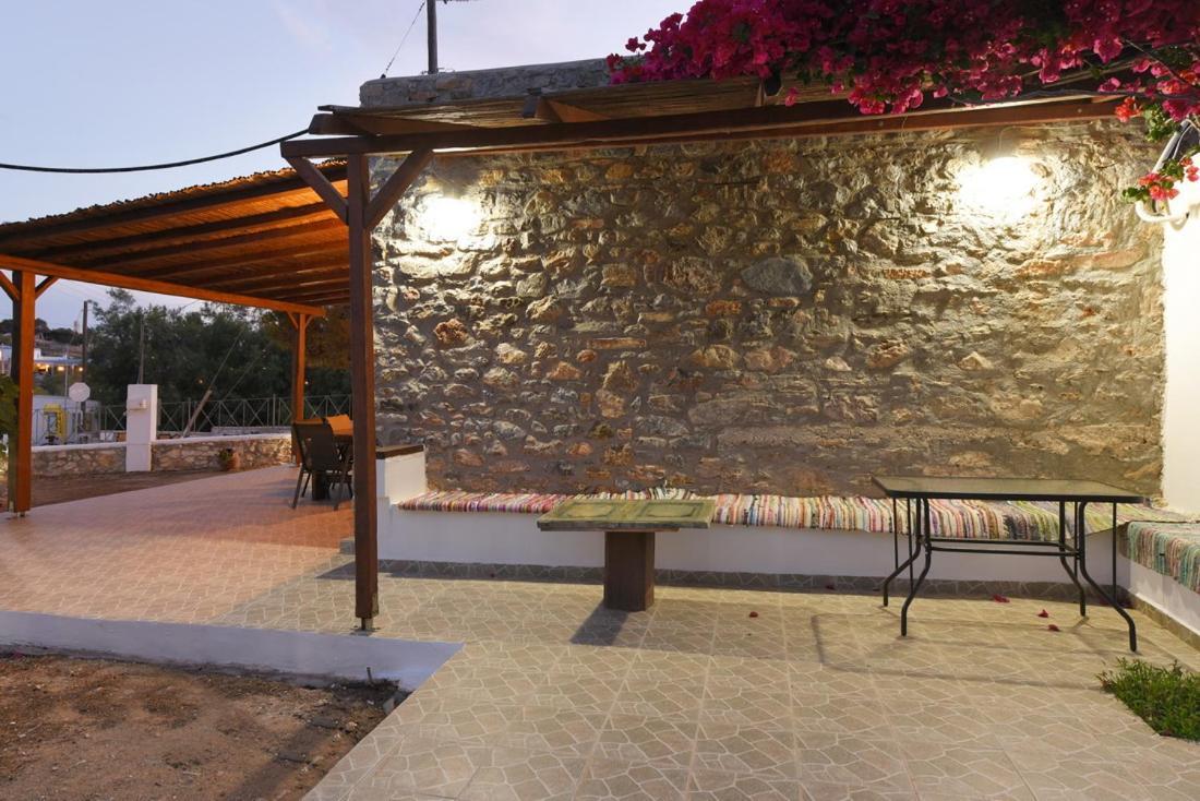 Flora'S Beach And Pool Villa In Syros Liaropá Exterior photo