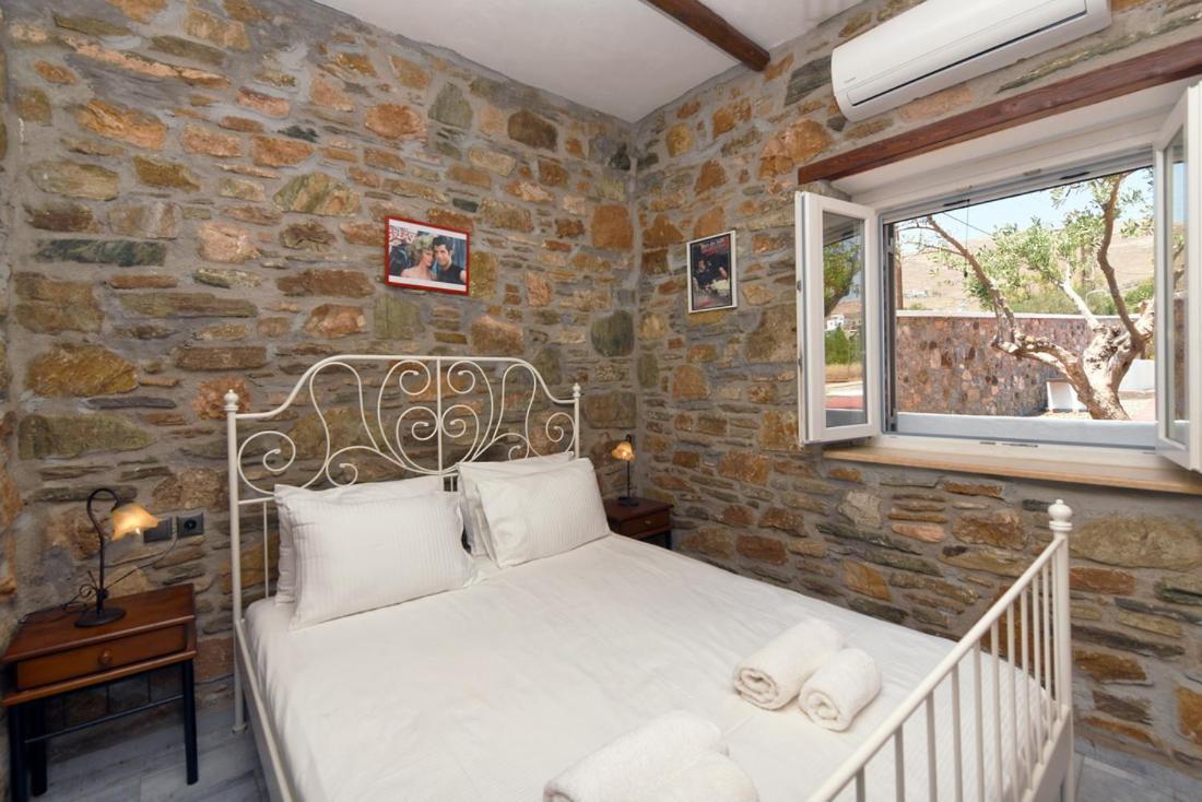 Flora'S Beach And Pool Villa In Syros Liaropá Exterior photo