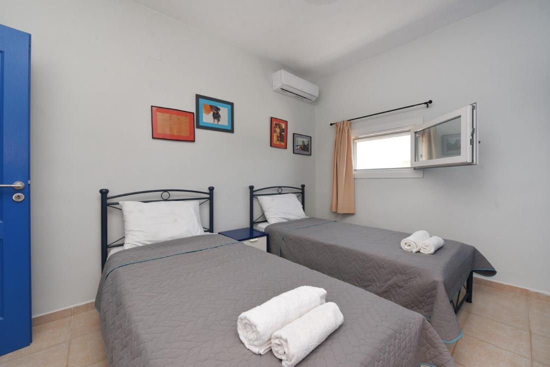 Flora'S Beach And Pool Villa In Syros Liaropá Exterior photo