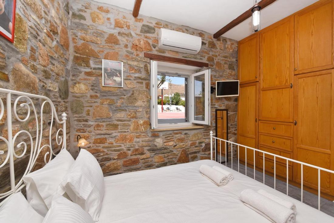 Flora'S Beach And Pool Villa In Syros Liaropá Exterior photo