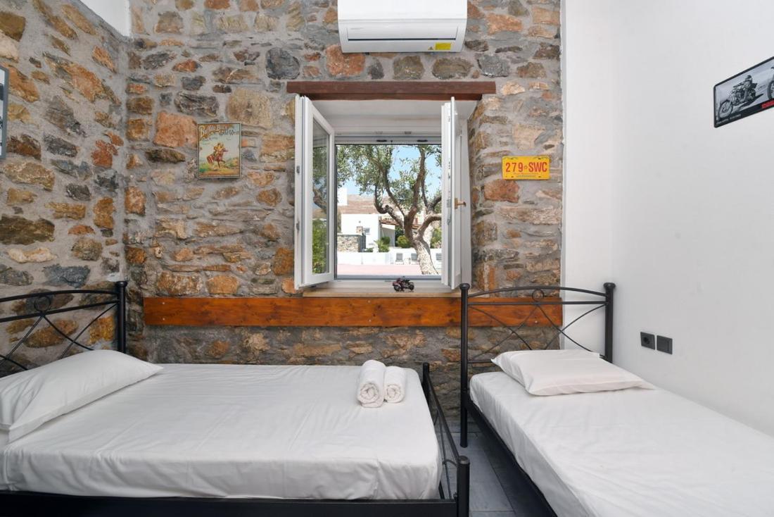 Flora'S Beach And Pool Villa In Syros Liaropá Exterior photo