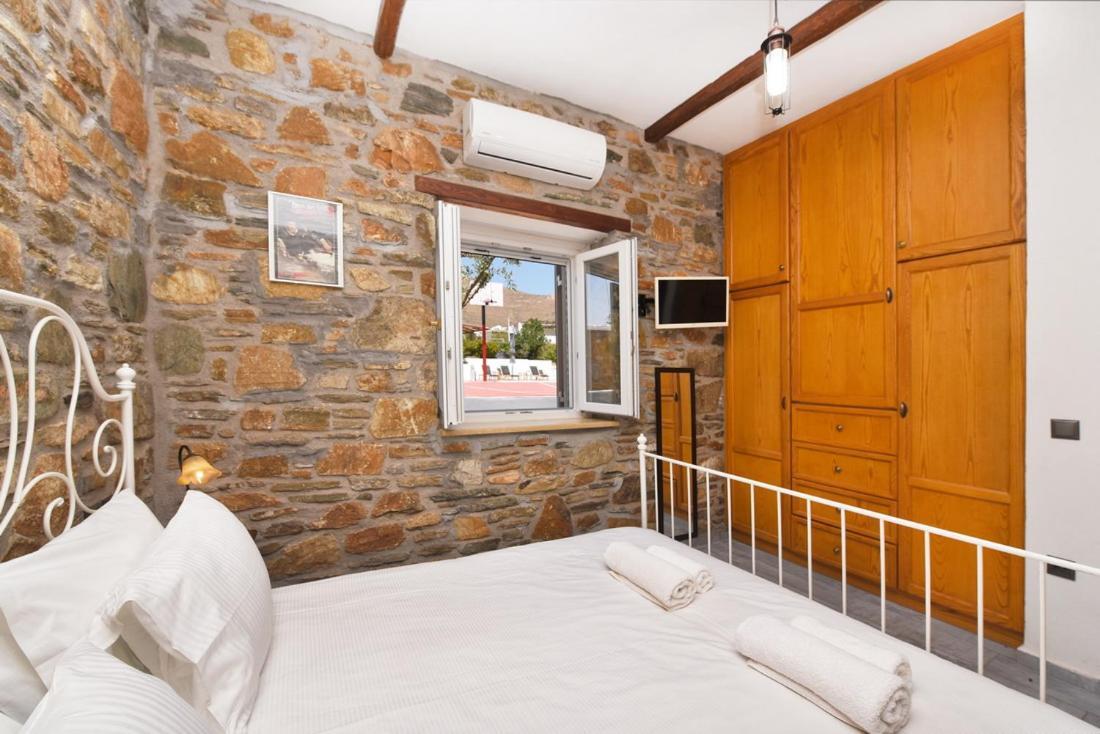 Flora'S Beach And Pool Villa In Syros Liaropá Exterior photo