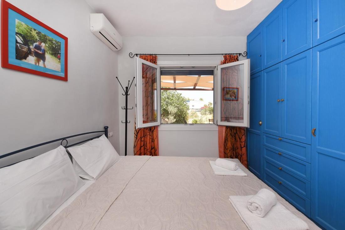 Flora'S Beach And Pool Villa In Syros Liaropá Exterior photo