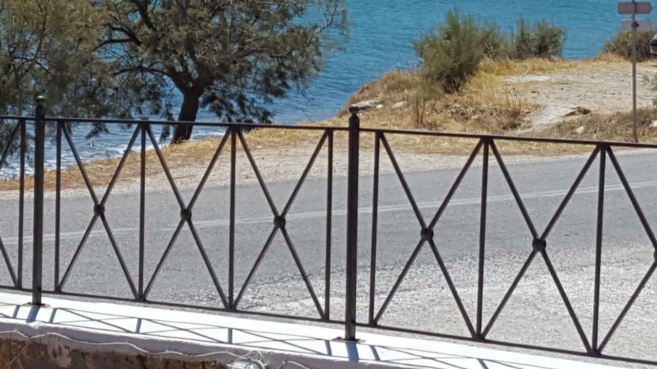 Flora'S Beach And Pool Villa In Syros Liaropá Exterior photo