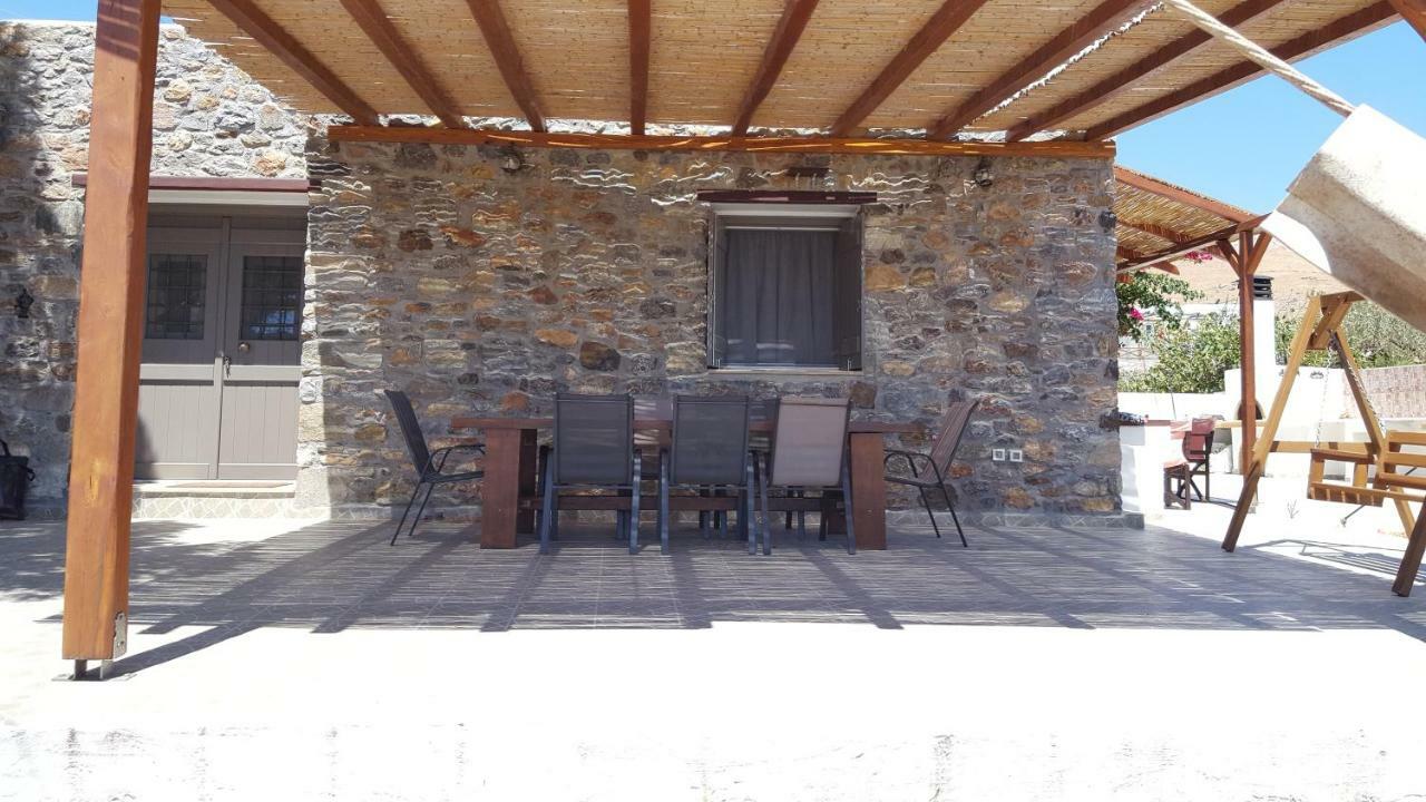 Flora'S Beach And Pool Villa In Syros Liaropá Exterior photo
